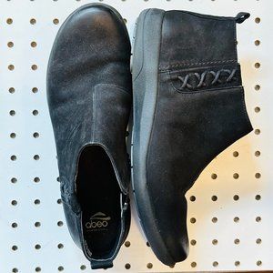 Abeo Erie Black Nubuck Booties Size 9